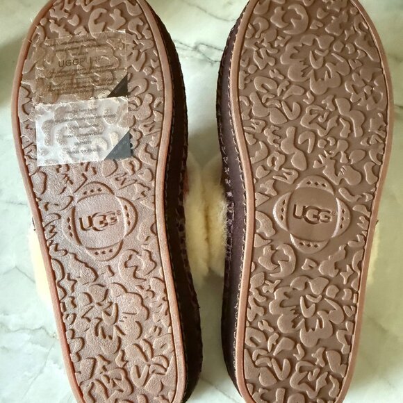 Ugg Slippers! New with Box! Burnt Red Suede. Size 7 - Picture 4 of 4